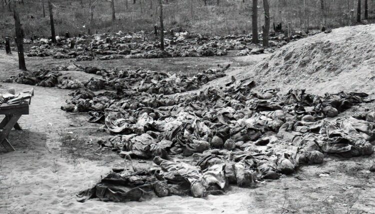 3.000 de români din Bucovina au murit pe 1 aprilie 1941, seceraţi de mitralierele ruşilor