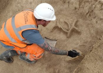 Cimitir datând din Epoca de Bronz, descoperit lângă celebrul Stonehenge, din Anglia