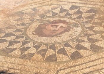 Mozaic roman înfățișând-o pe Medusa, descoperit de către arheologi, în Spania