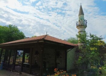 Geamia Esmahan Sultan, locul unde timpul a stat în loc