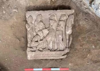 O statuie și două bucăți de friză, din epoca elenistică, descoperite în sudul Turciei