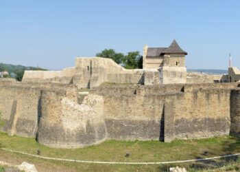 26 septembrie 1497 – începe asediul cetăţii Suceava, capitala Ţarii Moldovei, de către poloni