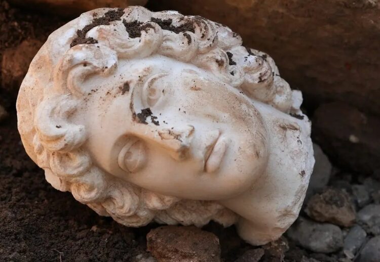 Capul de marmură al lui Alexandru cel Mare, descoperit în Turcia