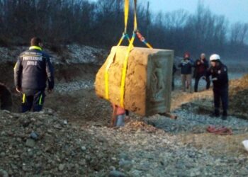Altar funerar roman, găsit de către un locuitor al municipiul San Vito al Torre, din Italia