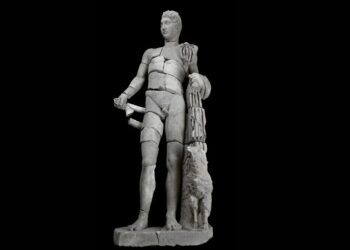 Statuia lui Hermes, descoperită în timpul săpăturilor din orașul antic grecesc, Aspendos, din Turcia