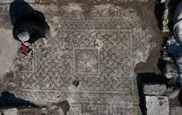 „Casa Mozaic”, veche de 2.000 de ani, descoperită pe situl spectaculosului oraș grecesc antic, Pergamon