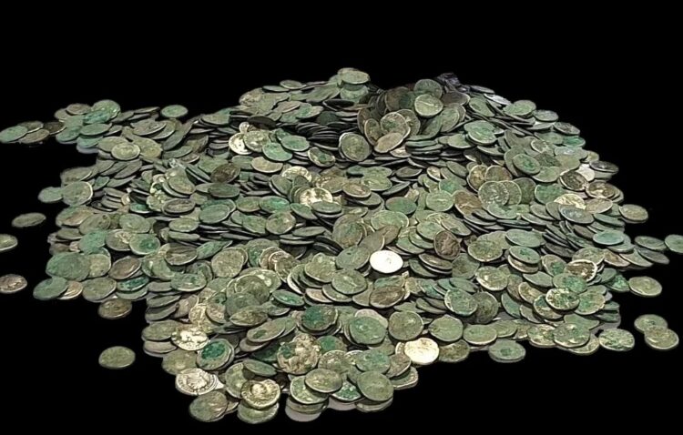 Cel mai mare tezaur de monede romane din România, descoperit de către un arheolog amator, în județul Giurgiu