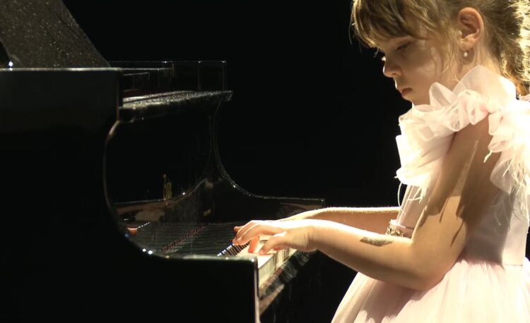 MARELE TROFEU al Concursului „PIANO ART” 2025, câștigat de o pianistă de doar 6 ani