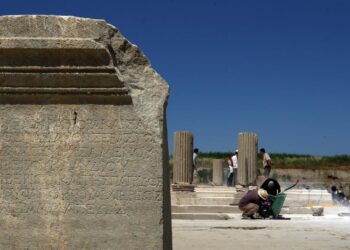 Vastă podea de marmură dintr-o agoră antică, descoperită de către arheologi în Turcia