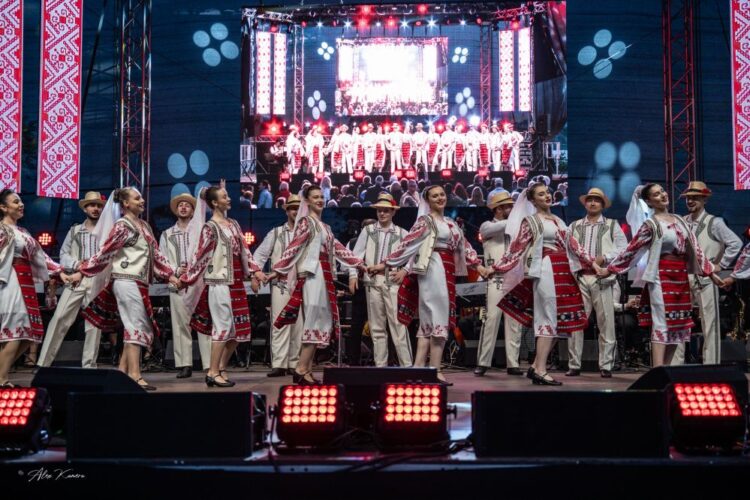 „Brâulețul și Invitații”: Spectacol extraordinar de folclor, la Constanța, pe 16 iulie
