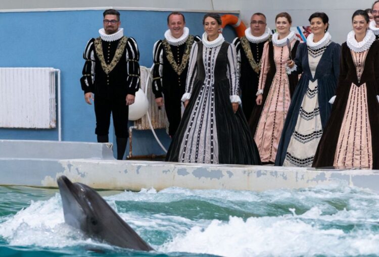Delfinii din Constanța, în „dialog” cu Corul Madrigal, pe 12 august