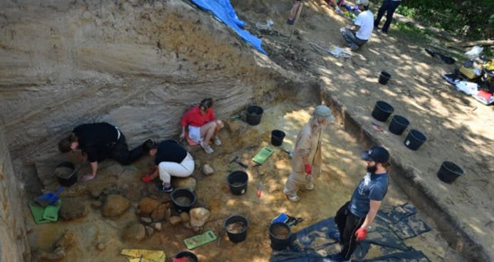 Atelier neanderthalian de unelte, datat acum 70.000 de ani, descoperit în Polonia