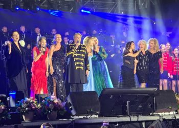 Șlagăre și emoții intense, în prima zi a Festivalului de Muzică Ușoară Mamaia