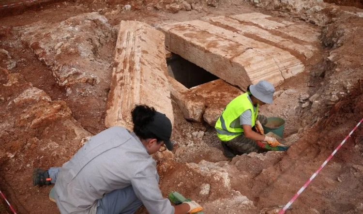 Mormânt roman cu inscripție bilingvă, descoperire unică, în nordul Albaniei