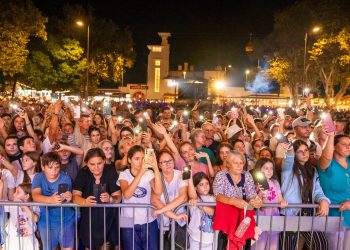 Sezonul estival se încheie spectaculos, cu artiști îndrăgiți, artificii și SuperCars, la Mamaia