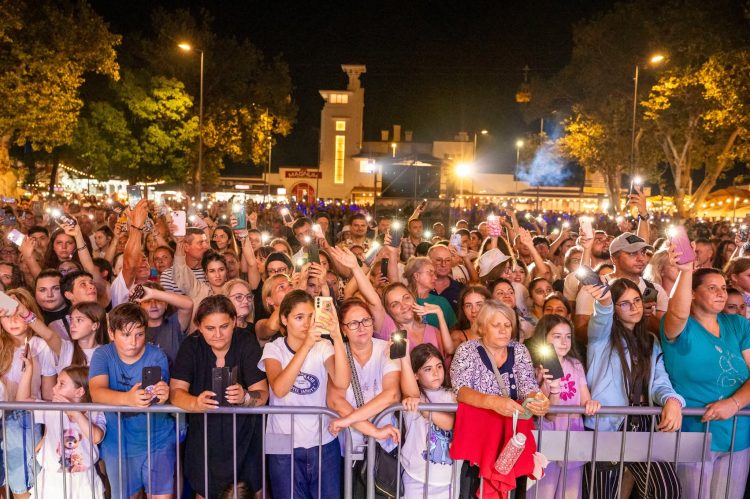 Sezonul estival se încheie spectaculos, cu artiști îndrăgiți, artificii și SuperCars, la Mamaia