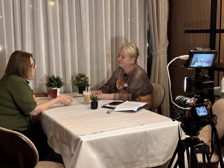 Lupa Artis: Steliana Bajdechi – fake news, un strop de cultură, amintiri (I)