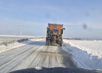 Cod galben de vânt și ninsori: Echipele și utilajele de la Drumuri Județene, gata de intervenții