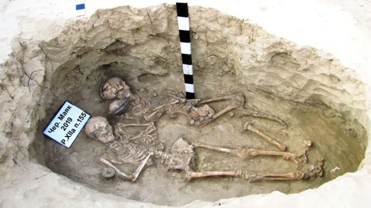 Bucăți dintr-o sulfură toxică, descoperite în mormintele unui cimitir scitic