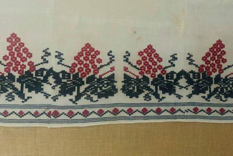 Vechi cearceaf tătăresc țesut în două ițe, în patrimoniul Muzeului de Artă Populară Constanța
