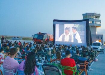 Seri de filme gratuite sub cerul liber, la Aeroportul Tuzla
