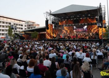 Artiști îndrăgiți, dar și nume noi, pe scena Festivalului Național de Muzică Ușoară „Mamaia”