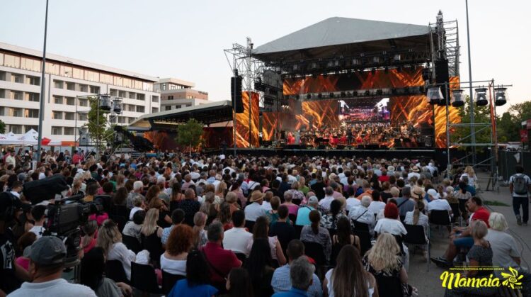 Artiști îndrăgiți, dar și nume noi, pe scena Festivalului Național de Muzică Ușoară „Mamaia”