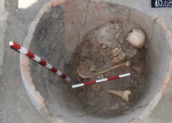 Rămășițele unui bărbat ascuns într-un vas, descoperite la fortul roman Deultum
